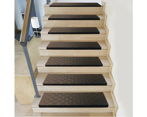 Treppe mit Stufenmatten zur Trittschalldämmung und als Schutz vor Abnutzung
