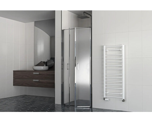 Modernes Badezimmer mit Duschkabine, Waschbecken auf Unterschrank und Heizkörper