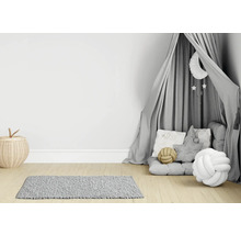 Kinderzimmer mit Spielzelt, Kissen, Teppich und Korb