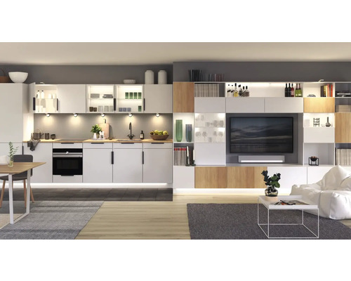 Helles Wohnzimmer mit Küchenzeile, Wohnwand und Esstisch