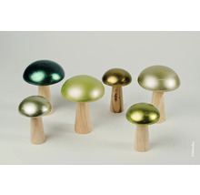 Dekorative Pilze aus Holz mit glänzenden Köpfen