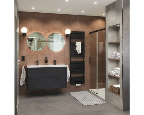 Modernes Badezimmer mit Waschtisch, Spiegeln, Handtuchwärmer und Dusche