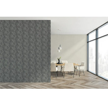 Modernes Esszimmer mit grauer Tapete und Holzboden