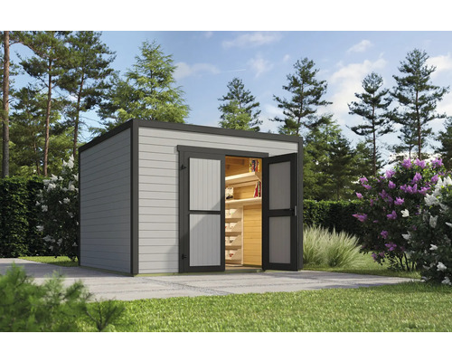 Gartenhaus mit geöffneten Flügeltüren und Regalen