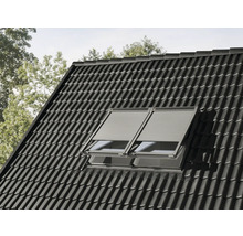 Dach mit Dachfenstern und Rollläden