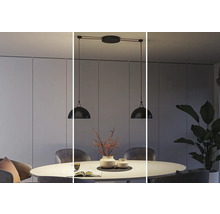Esszimmer mit Esstisch und Hängelampe mit drei Leuchten