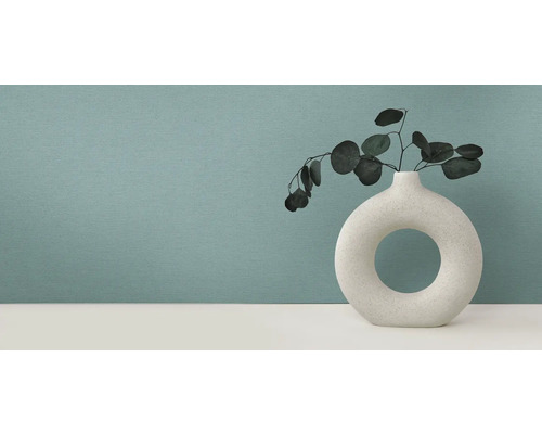 Dekorative Vase mit Pflanzen auf Tisch