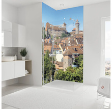 Modernes Badezimmer mit Duschabtrennung mit Stadtansicht