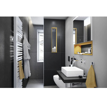 Modernes Badezimmer mit Waschbecken, Toilette und Handtuchwärmer