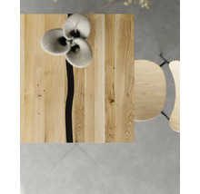Tisch und Stuhl aus Holz