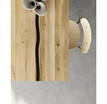 Tischplatte aus Holz mit Stuhl