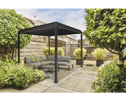 Terrasse mit moderner Pergola, Sitzgruppe und Pflanzen