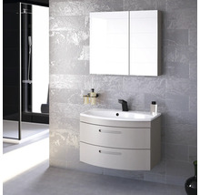 Badezimmer mit Waschtischunterschrank, Waschbecken, Spiegelschrank und Dusche