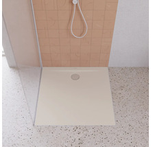 Quadratische Duschwanne mit Duschkabine in einem Badezimmer.