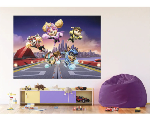 Kinderzimmer mit Paw Patrol Wandbild, Kommode und Sitzsack.
