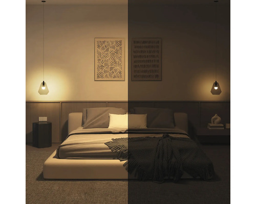 Schlafzimmer mit Bett und Pendelleuchten, Darstellung von Beleuchtungsoptionen