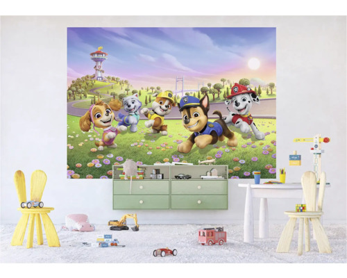 Kinderzimmer mit Wandbild Paw Patrol und Kindermöbeln