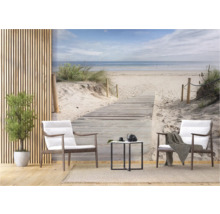 Fototapete mit Strandmotiv, Holzsteg und Meerblick für eine entspannte Atmosphäre im Raum