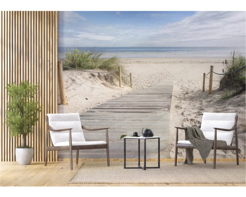 Fototapete mit Strandmotiv, Holzsteg und Meerblick für eine entspannte Atmosphäre im Raum