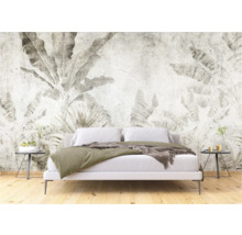 Schlafzimmer mit einer Wandtapete mit Pflanzenmotiven, die eine ruhige Atmosphäre schafft.