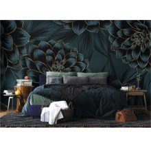 Schlafzimmer mit Blumenmustertapete und Bett