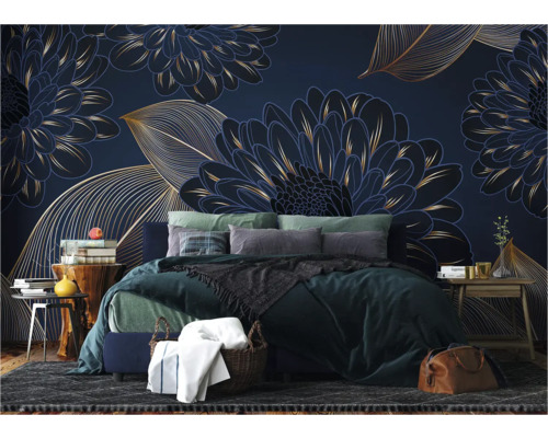 Schlafzimmer mit floraler Fototapete, Bett und Nachttischen