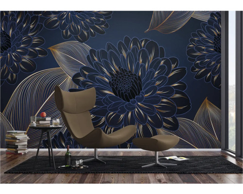 Wohnzimmer mit blumiger Fototapete, Sessel und Teppich