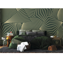 Schlafzimmer mit geometrischer Tapete, Bett, Nachttischen und Teppich für eine stilvolle Raumgestaltung