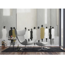 Wohnzimmer mit modernem Sessel und Wandbild von Personen