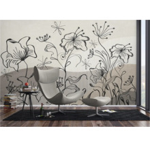 Wohnzimmer mit Fototapete mit Blumenmuster, Sessel und Beistelltisch