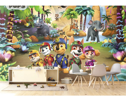 Kindgerechte Fototapete mit Dschungelmotiven und Paw Patrol Figuren im Kinderzimmer