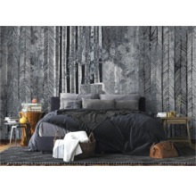 Schlafzimmer mit Bett, Nachttischen, Teppich und gemusterter Tapete für ein gemütliches Ambiente.