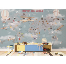 Tapete mit Weltkarte, Flugzeugen und Tieren in einem Kinderzimmer