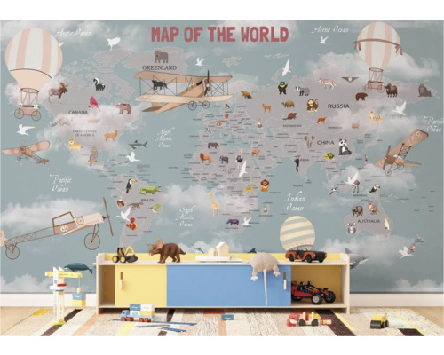 Tapete mit Weltkarte, Flugzeugen und Tieren in einem Kinderzimmer