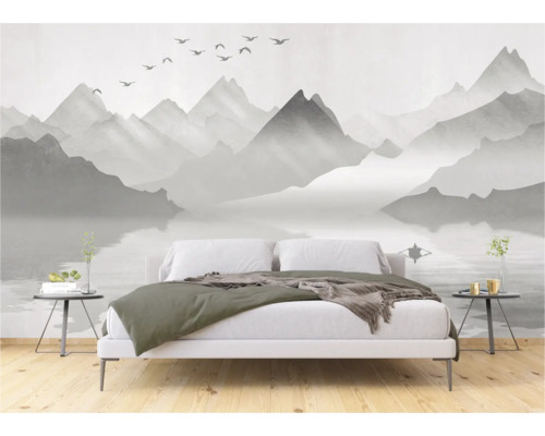 Schlafzimmer mit Fototapete mit Berglandschaft und See