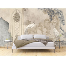 Schlafzimmer mit Wandtapete im Vintage Stil mit Pfauenmuster