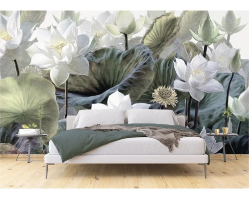 Schlafzimmer mit Fototapete mit floralem Lotusblütenmuster