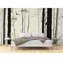Schlafzimmer mit einer Fototapete mit Waldmotiv und Vogel