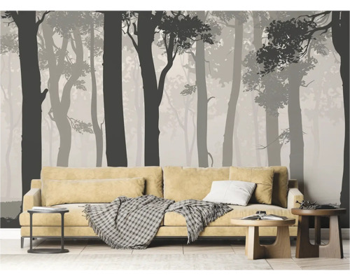 Wohnzimmer mit Sofa und Fototapete mit Waldmotiv