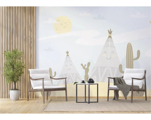 Kinderzimmer mit Wandbild, zwei Sesseln, Pflanze und Teppich für eine gemütliche Atmosphäre
