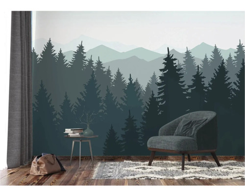 Wohnzimmer mit Waldtapete, Sessel, Teppich und Beistelltisch