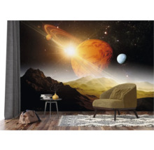 Wohnraum mit Fototapete, die eine Planetenlandschaft zeigt