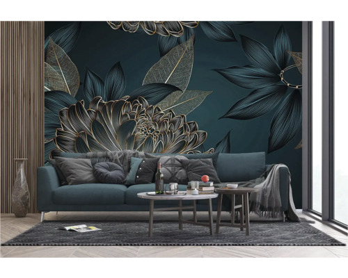 Wohnzimmer mit blumiger Fototapete, Sofa und Couchtischen.