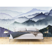 Schlafzimmer mit einer Fototapete mit Bergmotiv