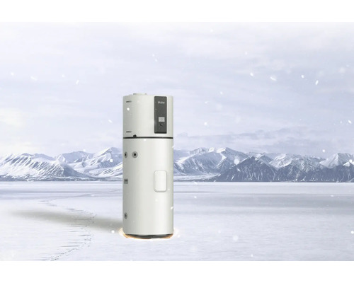 Haier Wärmepumpe vor verschneiter Bergkulisse