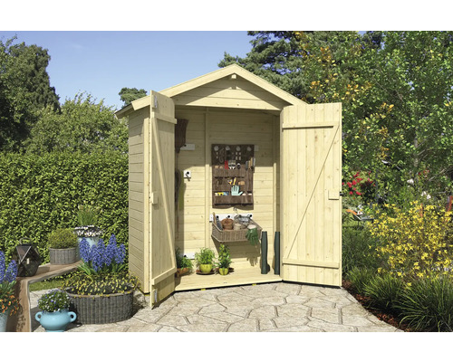 Offener Holz Geräteschuppen im Garten mit Gartengeräten