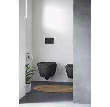 Modernes Badezimmer mit wandhängendem WC und Bidet