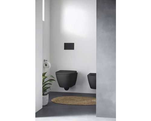 Modernes Badezimmer mit wandhängendem WC und Bidet