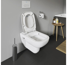 Wandhängendes WC mit offenem Spülrand und WC-Sitz in einem Badezimmer.
