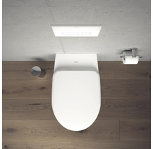 Aufnahme von oben einer Toilette mit Spülkasten und Toilettenpapierhalter